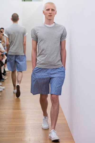 Look 3